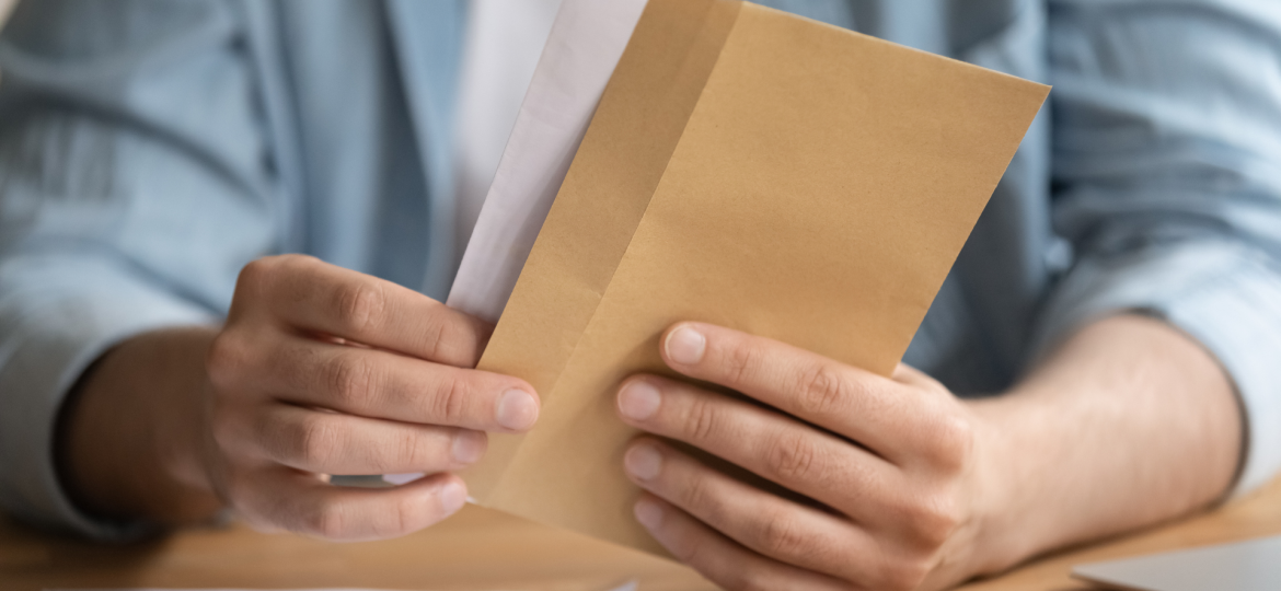 Hands holding an envelope.